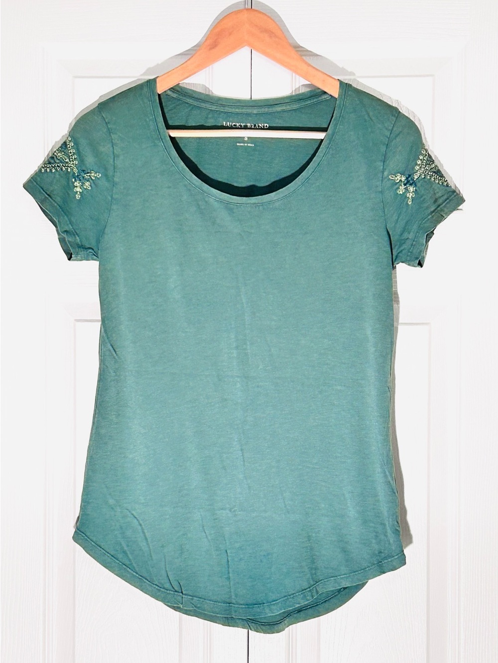 Women’s Lucky Brand Green Embroidered Short Sleeve Scoop Neck Tee, Small